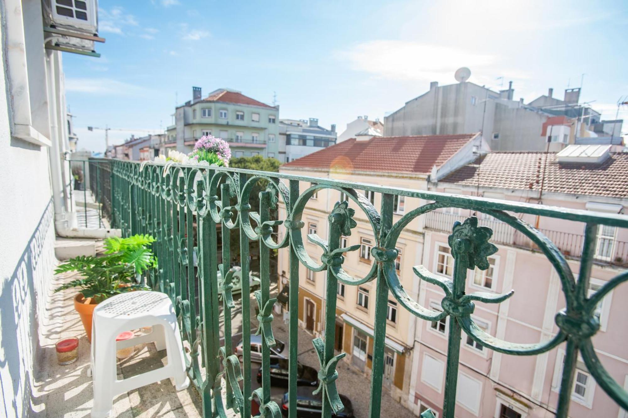 Bright Apartment In Lisbon Exterior photo